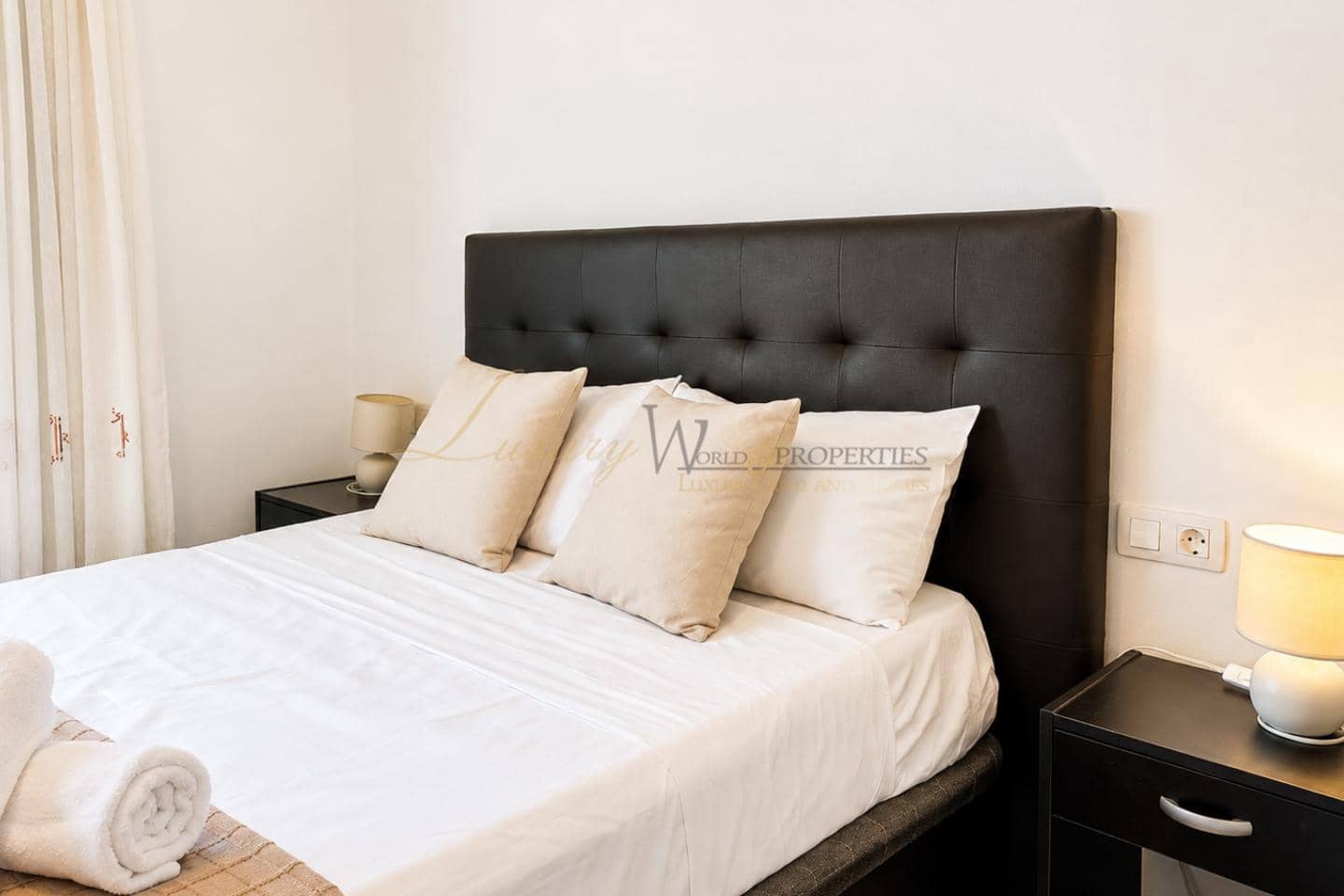 Flat for sale in Playa de las Americas with pool - € 239,000 (Ref: 10036213)