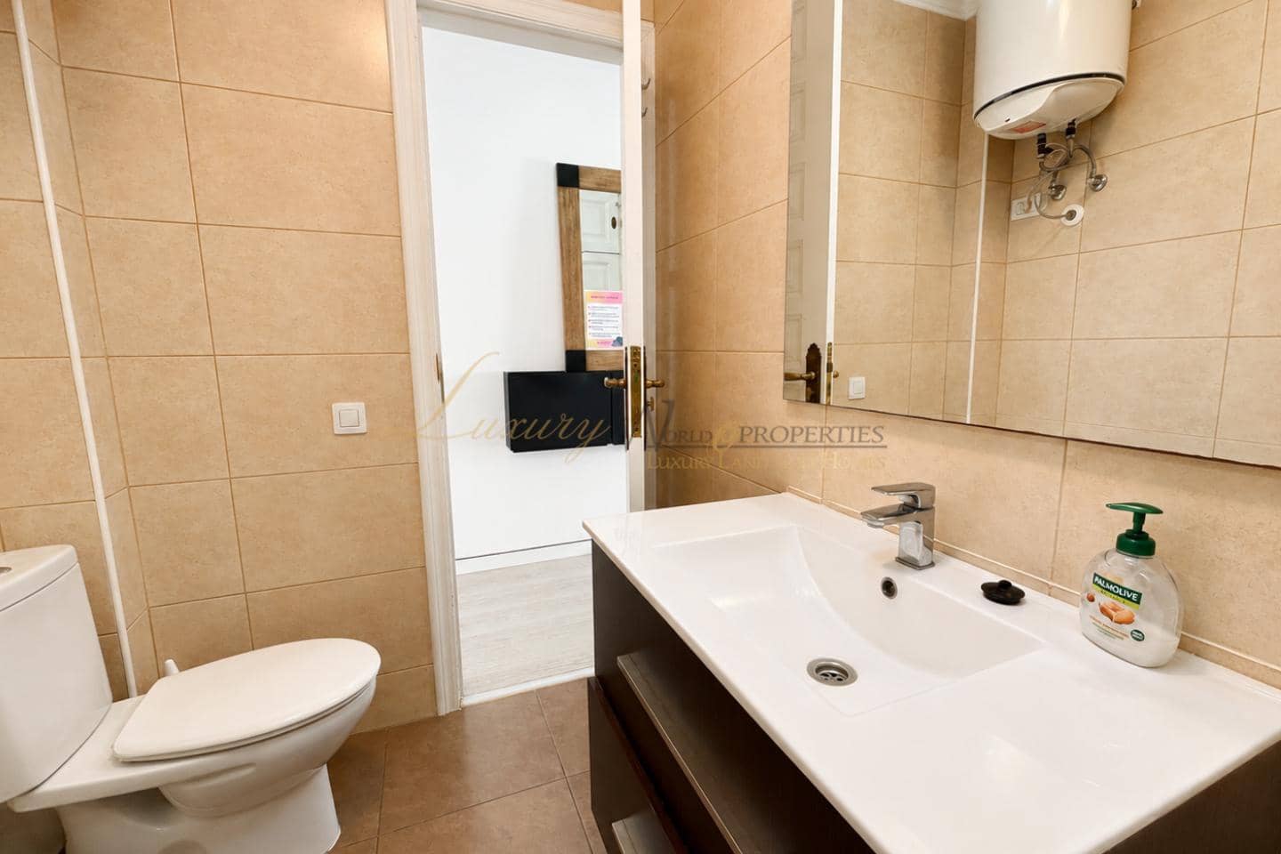 Flat for sale in Playa de las Americas with pool - € 239,000 (Ref: 10036213)