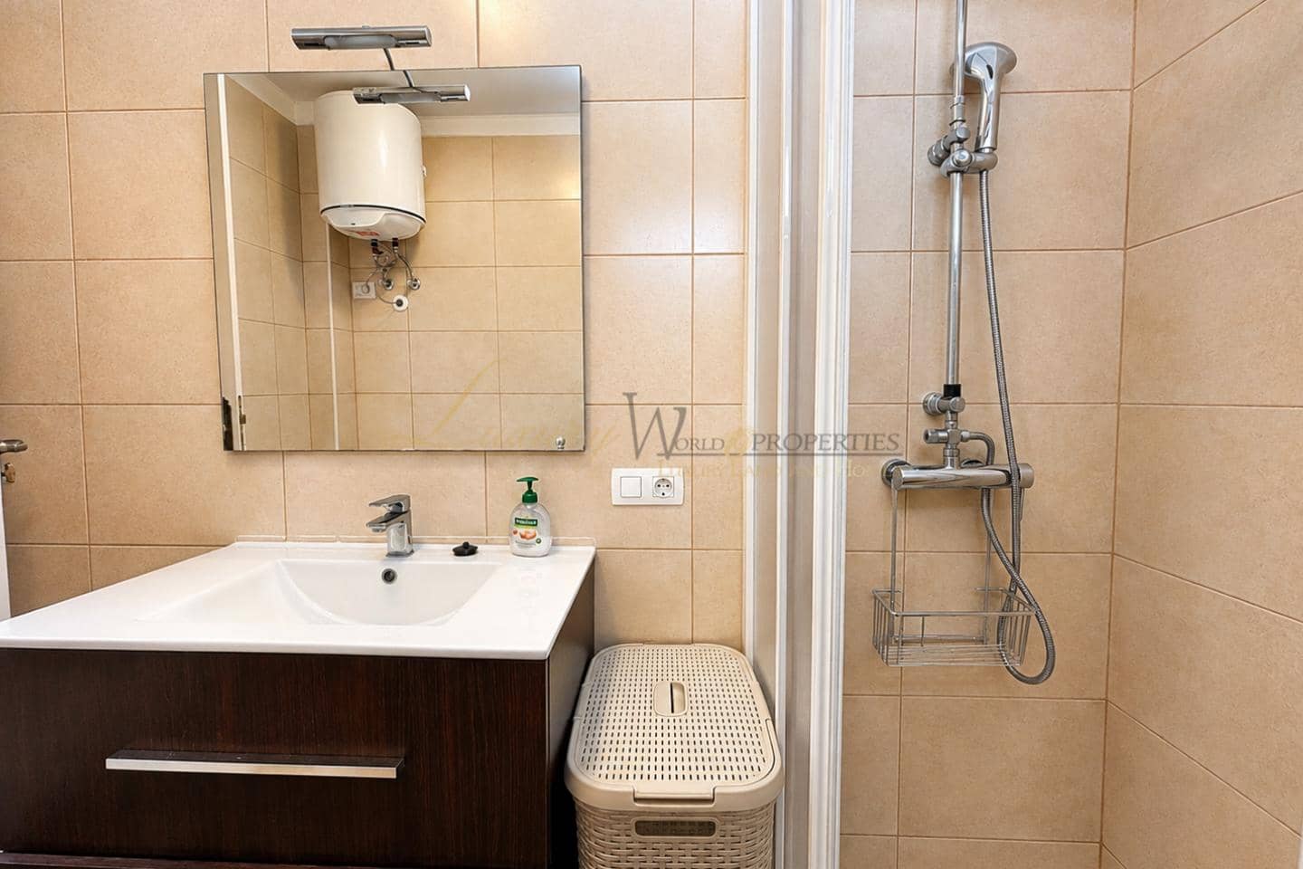 Flat for sale in Playa de las Americas with pool - € 239,000 (Ref: 10036213)
