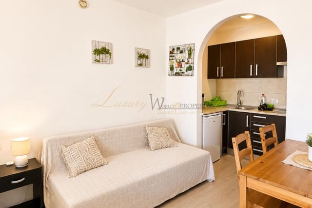Asunto myytävänä paikassa Playa de las Americas, Arona mukana uima-altaan - 239 000 € (Ref: 10036213)