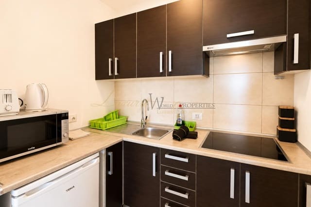Asunto myytävänä paikassa Playa de las Americas, Arona mukana uima-altaan - 239 000 € (Ref: 10036213)