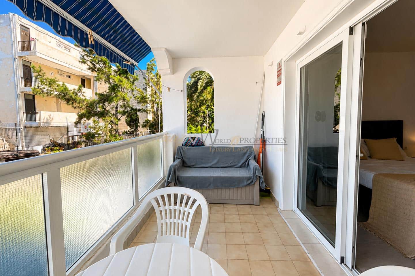 Flat for sale in Playa de las Americas with pool - € 239,000 (Ref: 10036213)