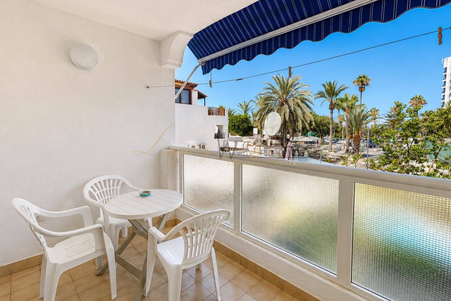 Flat for sale in Playa de las Americas with pool - € 239,000 (Ref: 10036213)