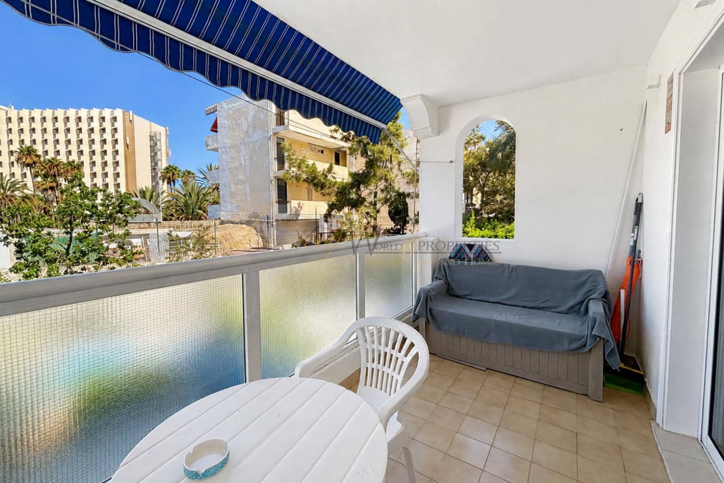 Flat for sale in Playa de las Americas with pool - € 239,000 (Ref: 10036213)