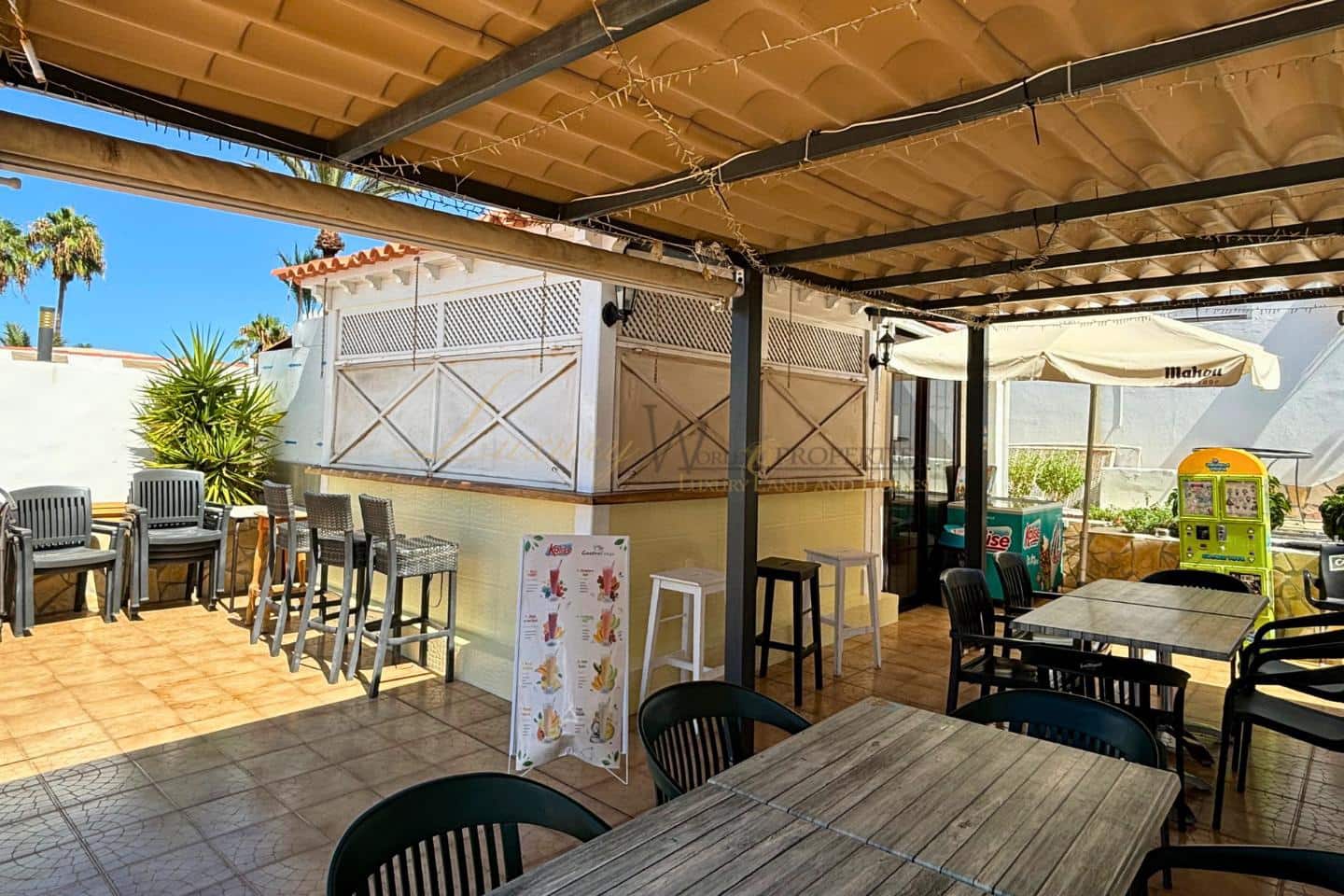 Flat for sale in Playa de las Americas with pool - € 239,000 (Ref: 10036213)