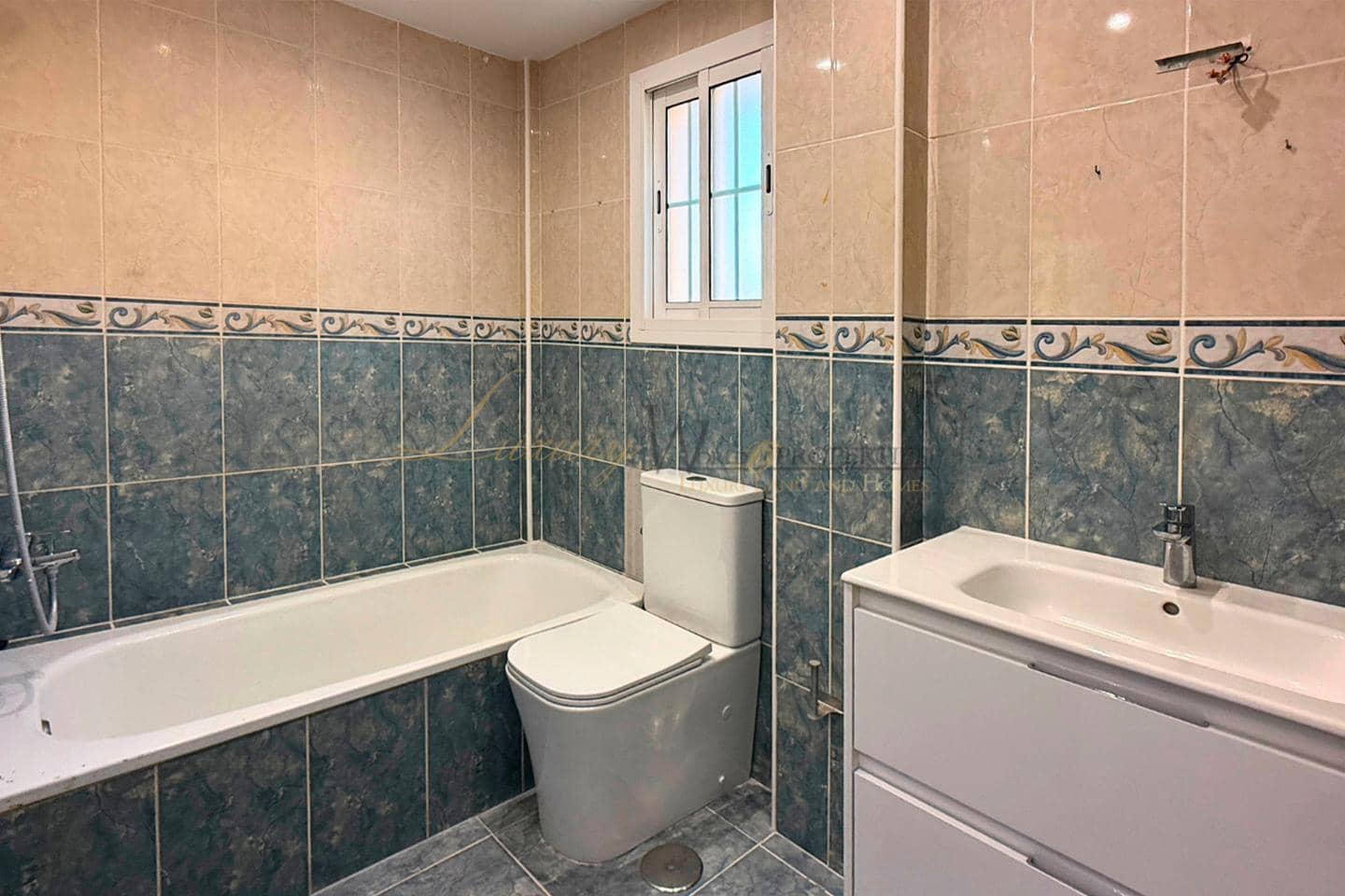 4 soveværelse Villa til leje i Llano del Camello med garage - € 2.700 (Ref: 10039970)