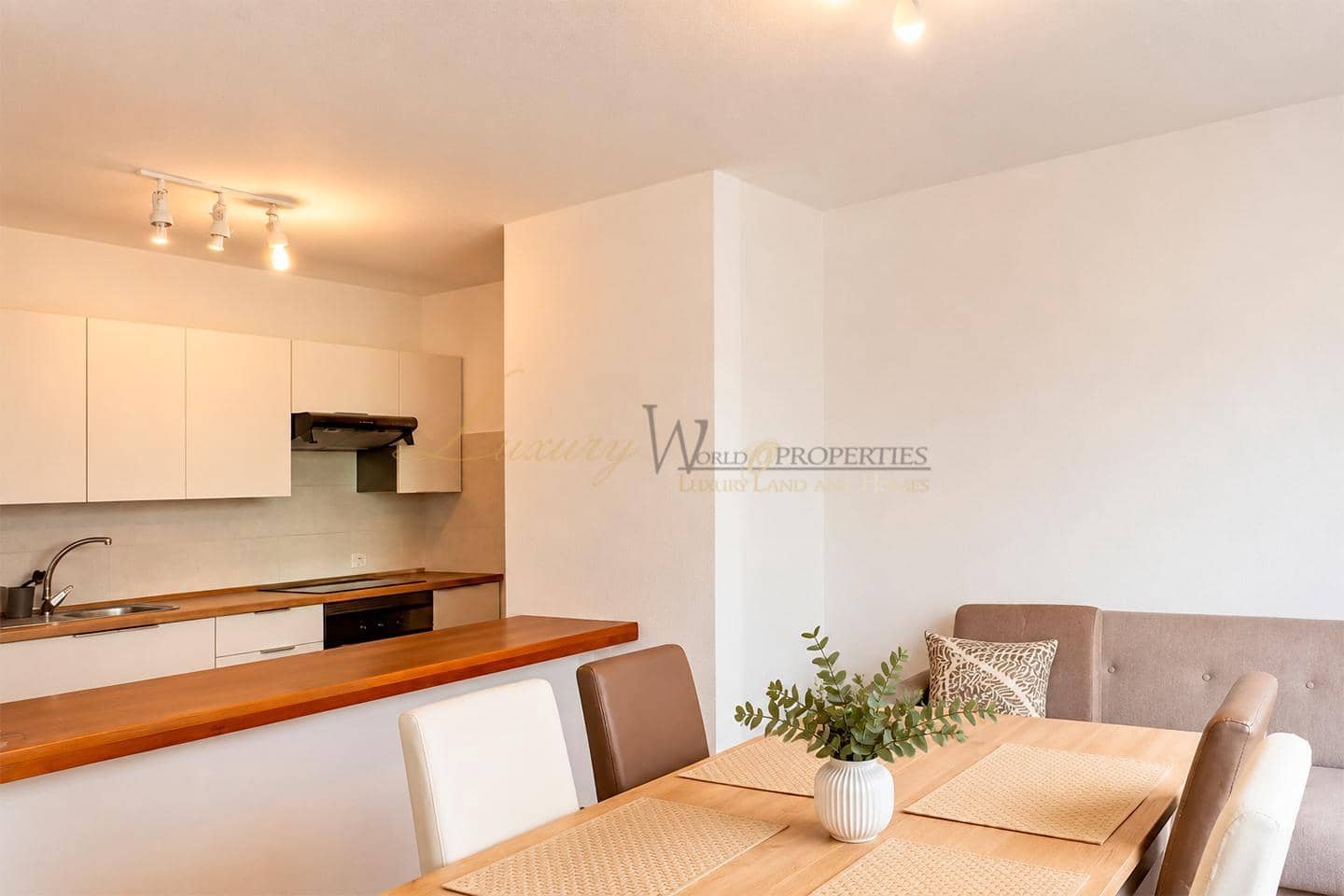 2 sovrum Lägenhet till salu i Puerto Santiago med pool - 450 000 € (Ref: 10045724)