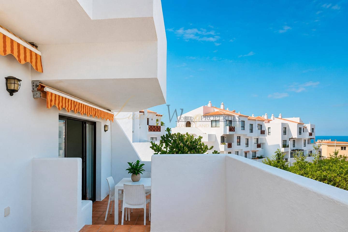 2 sovrum Lägenhet till salu i Puerto Santiago med pool - 450 000 € (Ref: 10045724)