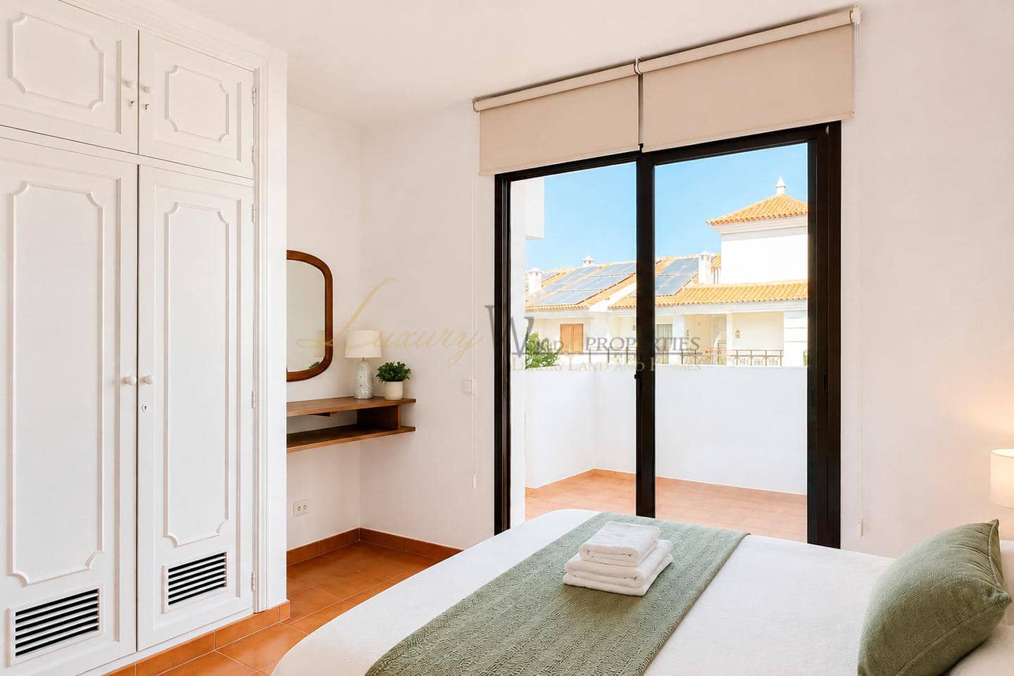 2 sovrum Lägenhet till salu i Puerto Santiago med pool - 450 000 € (Ref: 10045724)