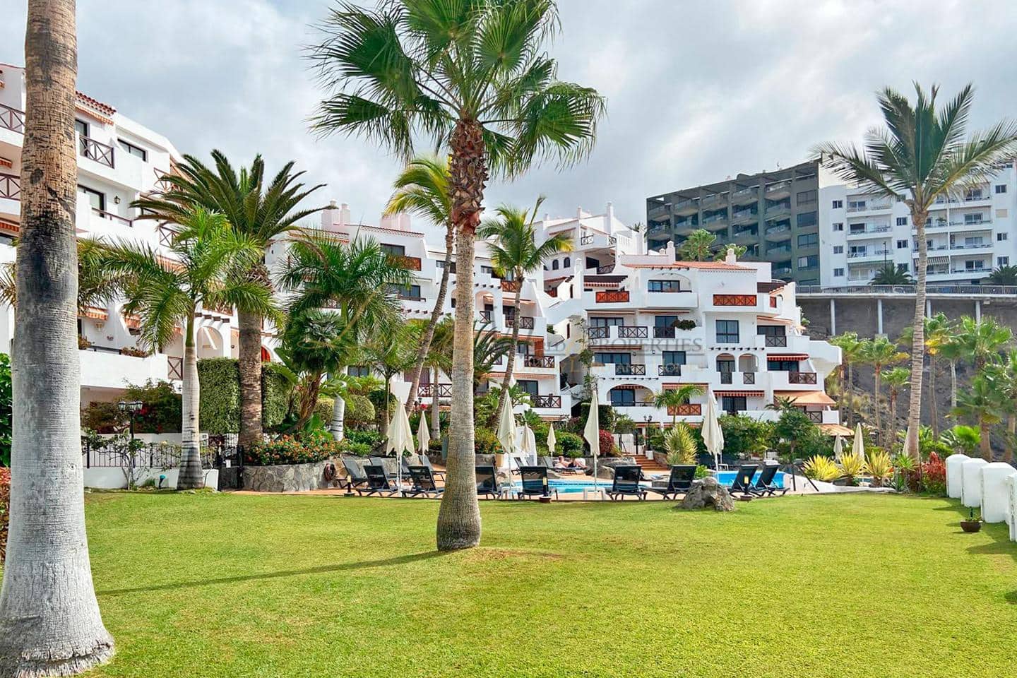 2 bedroom Flat for sale in Puerto Santiago with pool - € 425,000 (Ref: 10045724)