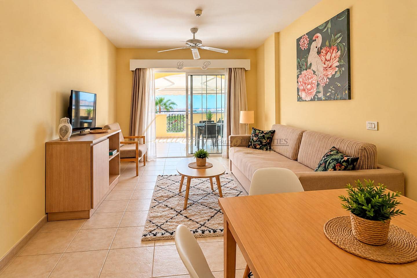 2 slaapkamer Flat te koop in Los Cristianos met zwembad - € 380.000 (Ref: 10057346)