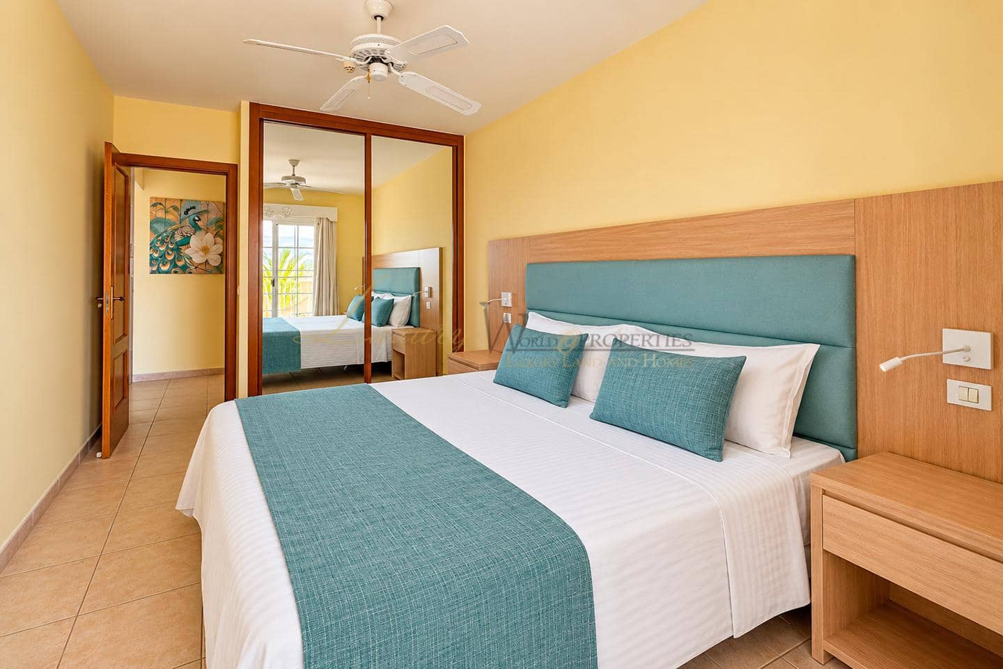2 slaapkamer Flat te koop in Los Cristianos met zwembad - € 380.000 (Ref: 10057346)