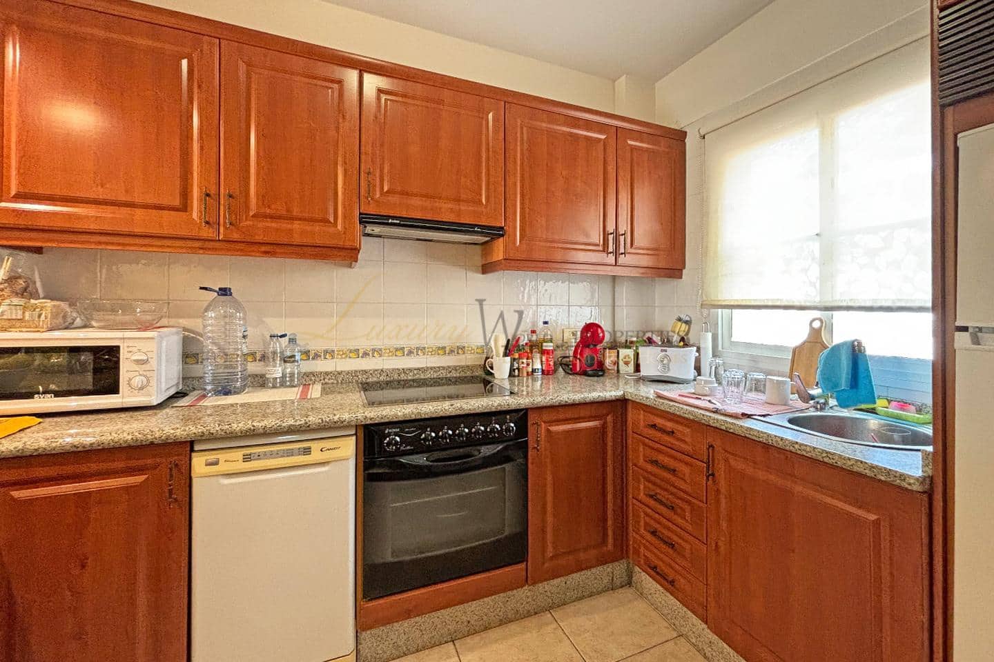 2 slaapkamer Flat te koop in Los Cristianos met zwembad - € 380.000 (Ref: 10057346)
