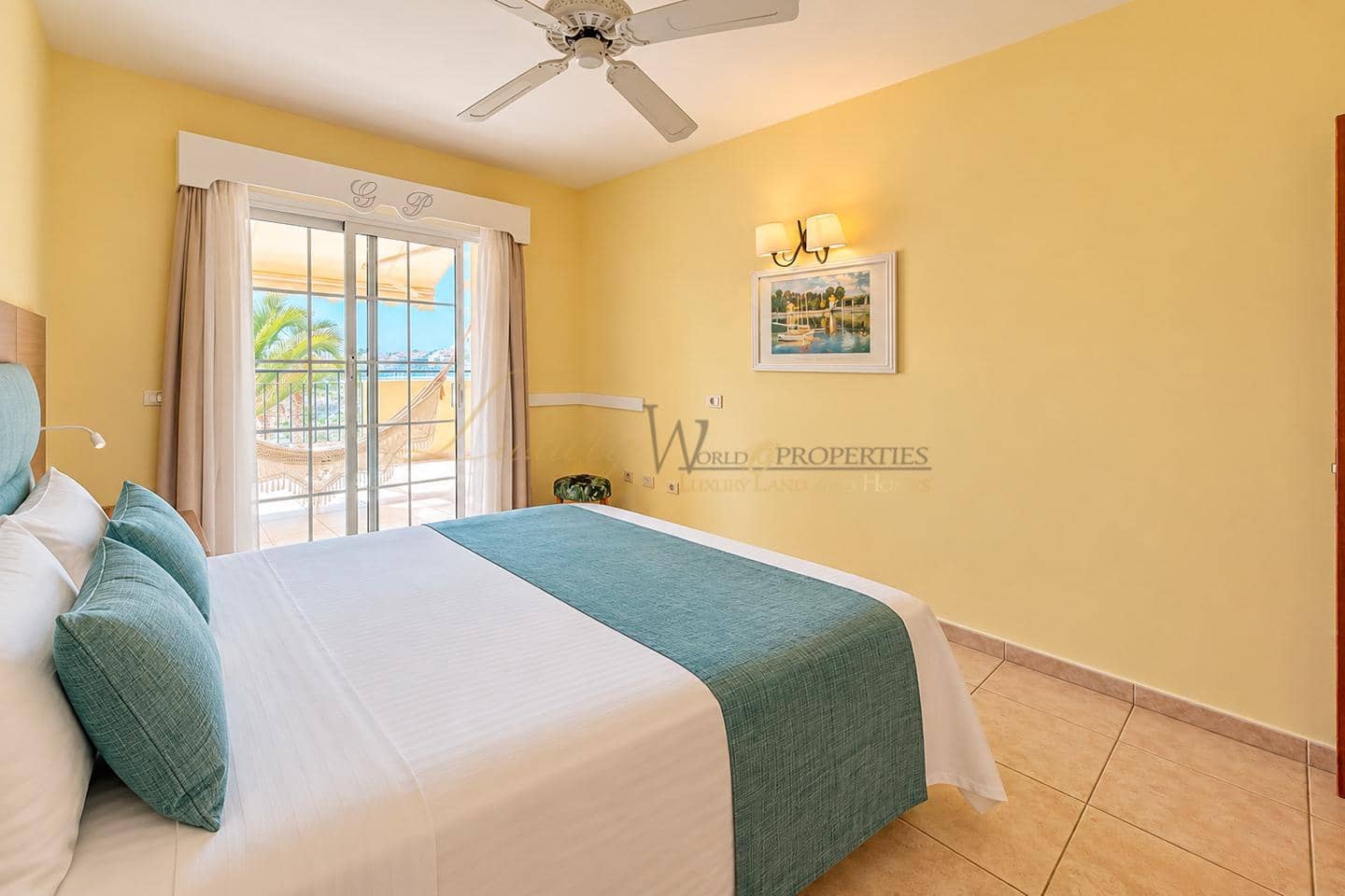 2 slaapkamer Flat te koop in Los Cristianos met zwembad - € 380.000 (Ref: 10057346)
