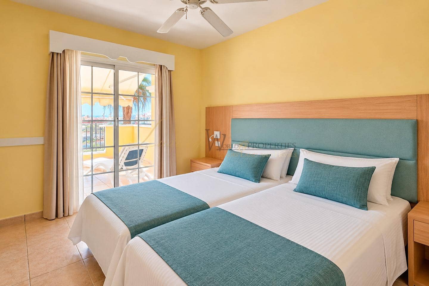 2 slaapkamer Flat te koop in Los Cristianos met zwembad - € 380.000 (Ref: 10057346)