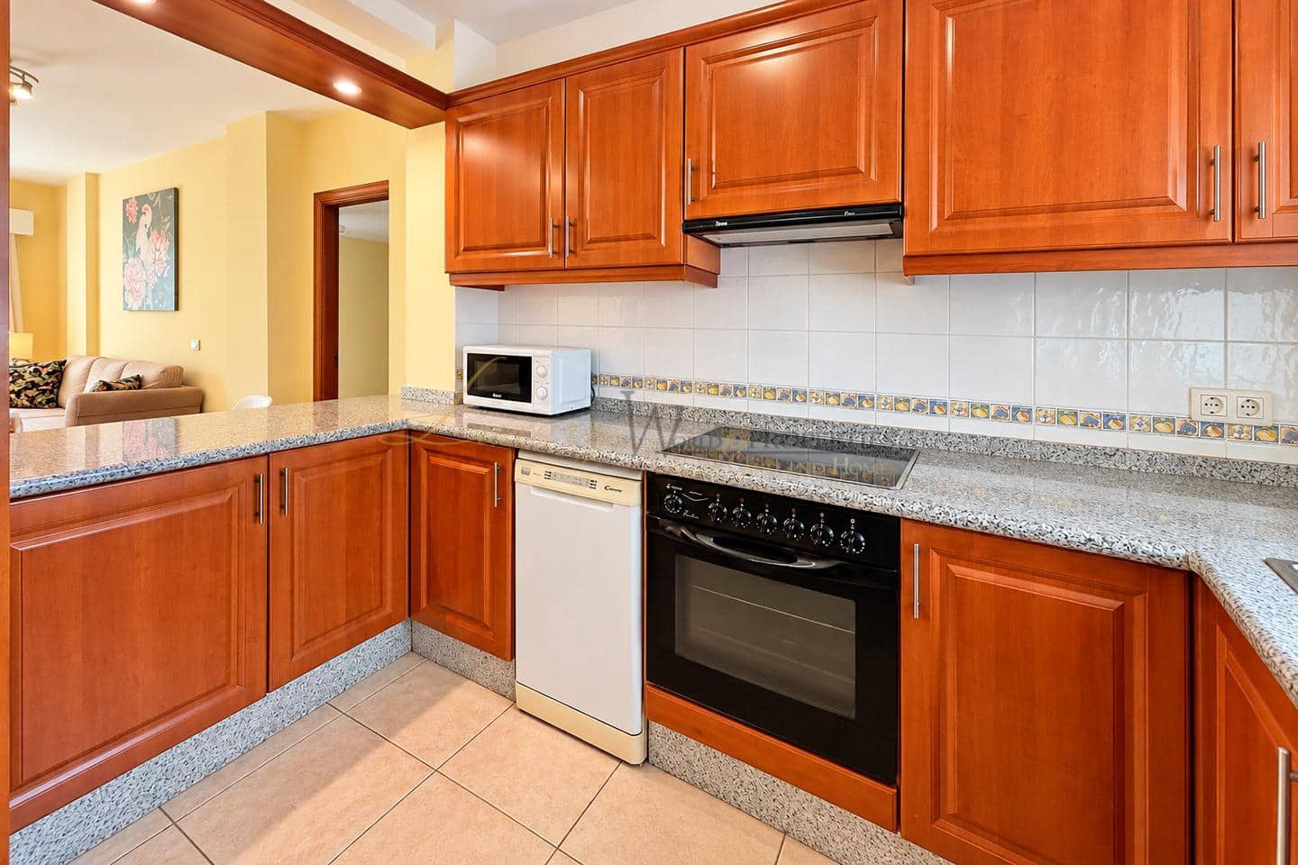 2 slaapkamer Flat te koop in Los Cristianos met zwembad - € 380.000 (Ref: 10057346)