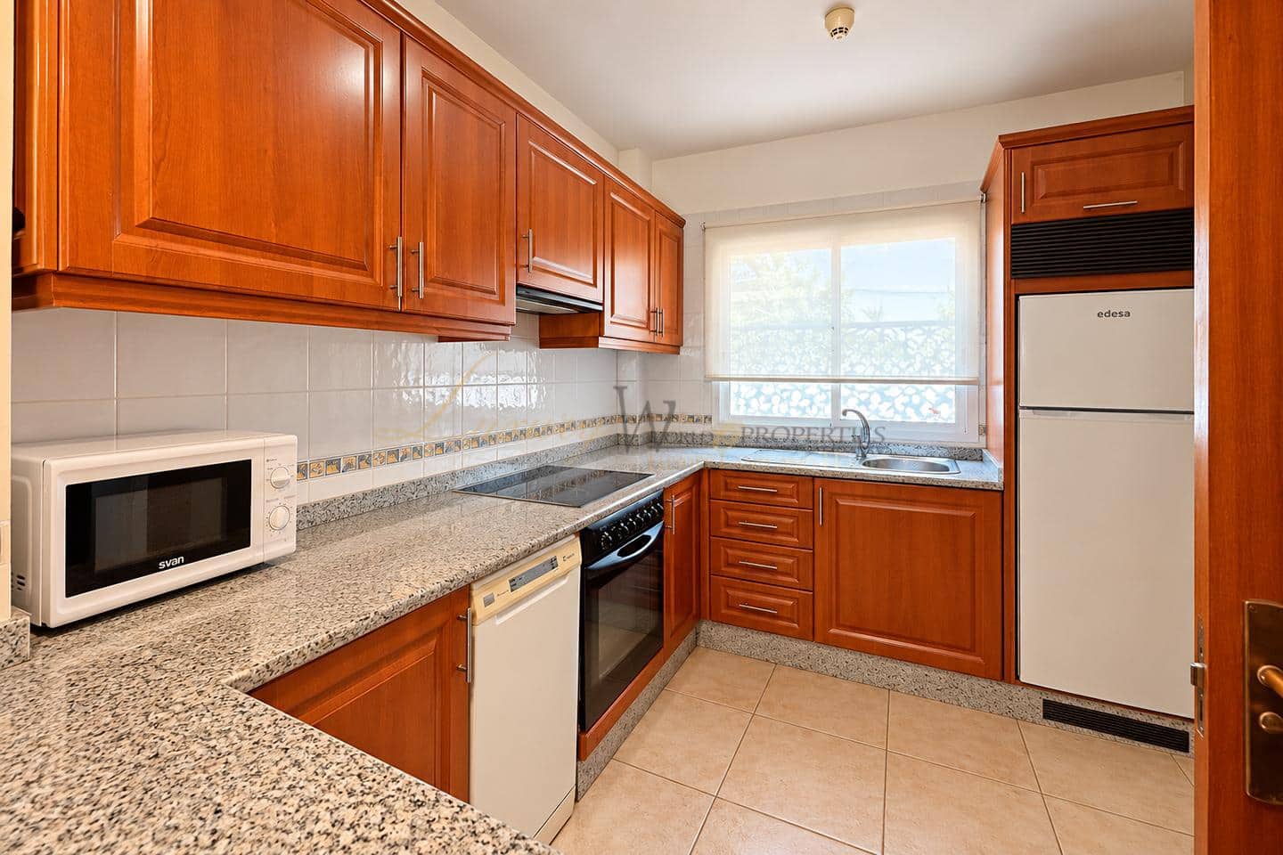 2 slaapkamer Flat te koop in Los Cristianos met zwembad - € 380.000 (Ref: 10057346)