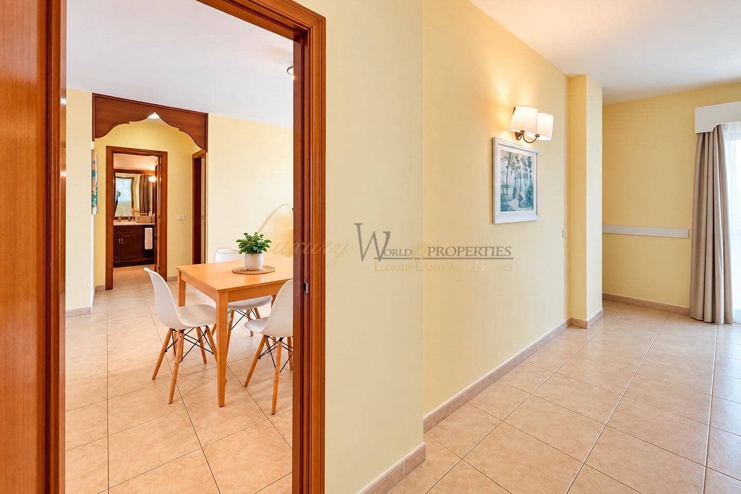 2 slaapkamer Flat te koop in Los Cristianos met zwembad - € 380.000 (Ref: 10057346)