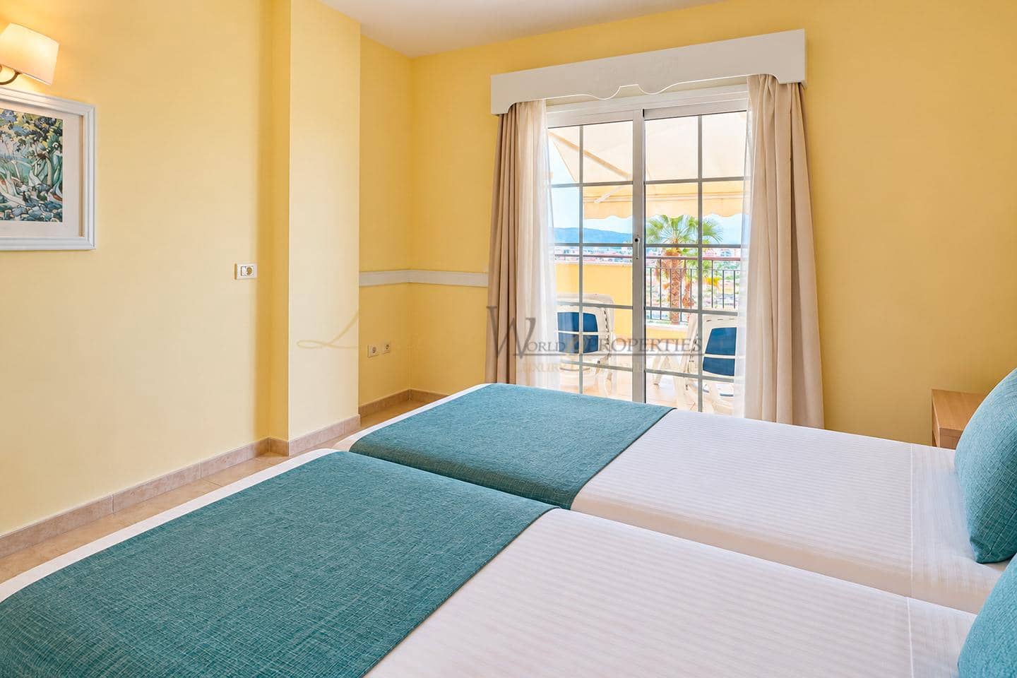 2 slaapkamer Flat te koop in Los Cristianos met zwembad - € 380.000 (Ref: 10057346)
