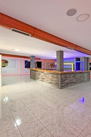 1 soveværelse Virksomhed til salg i Playa del Duque, Adeje - € 850.000 (Ref: 10060889)