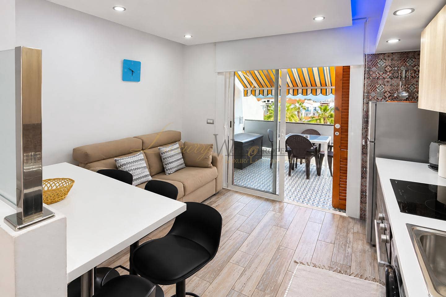 Leilighet til salgs i Playa de las Americas med svømmebasseng - € 320 000 (Ref: 10080051)