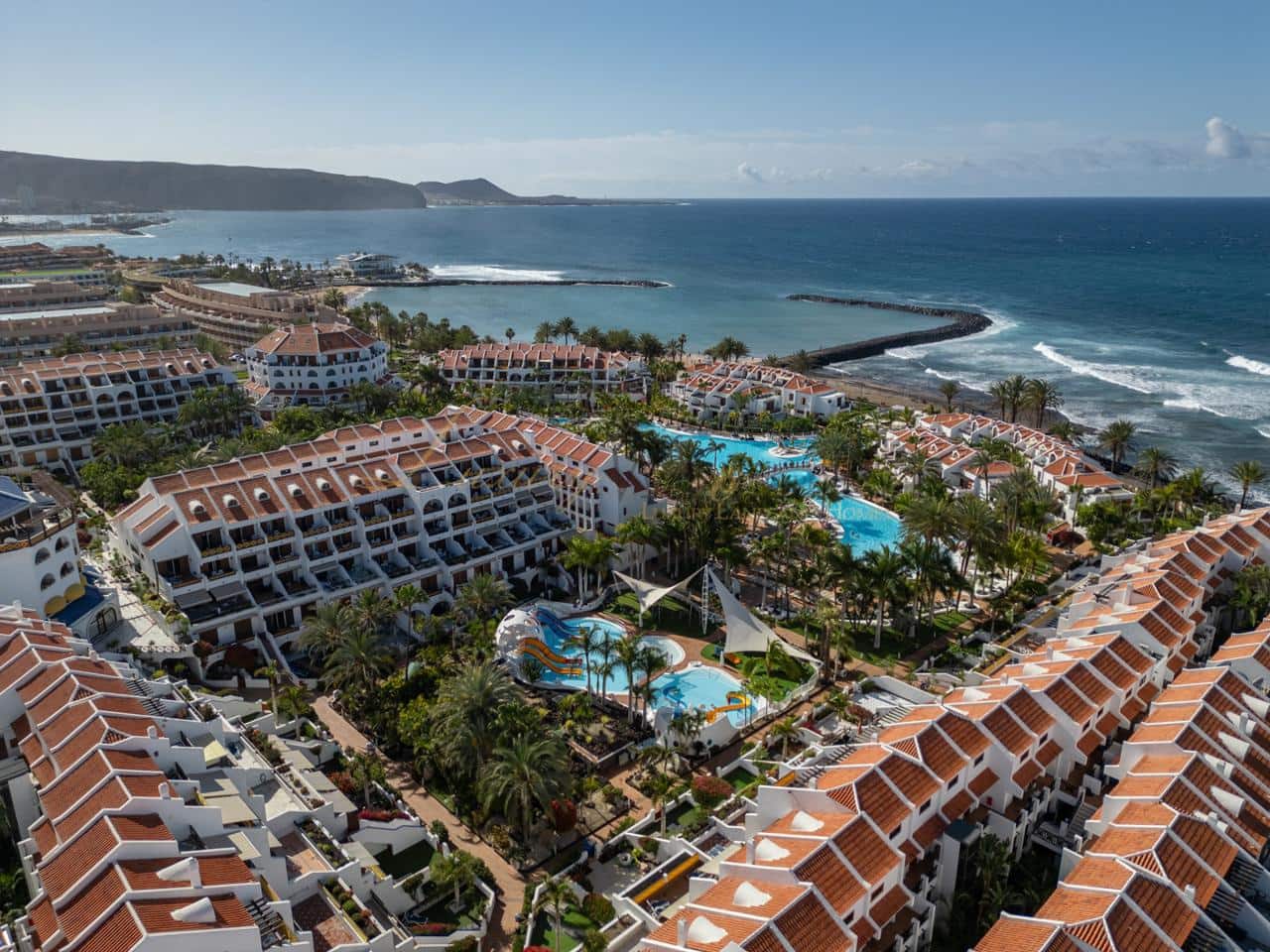 Leilighet til salgs i Playa de las Americas med svømmebasseng - € 320 000 (Ref: 10080051)