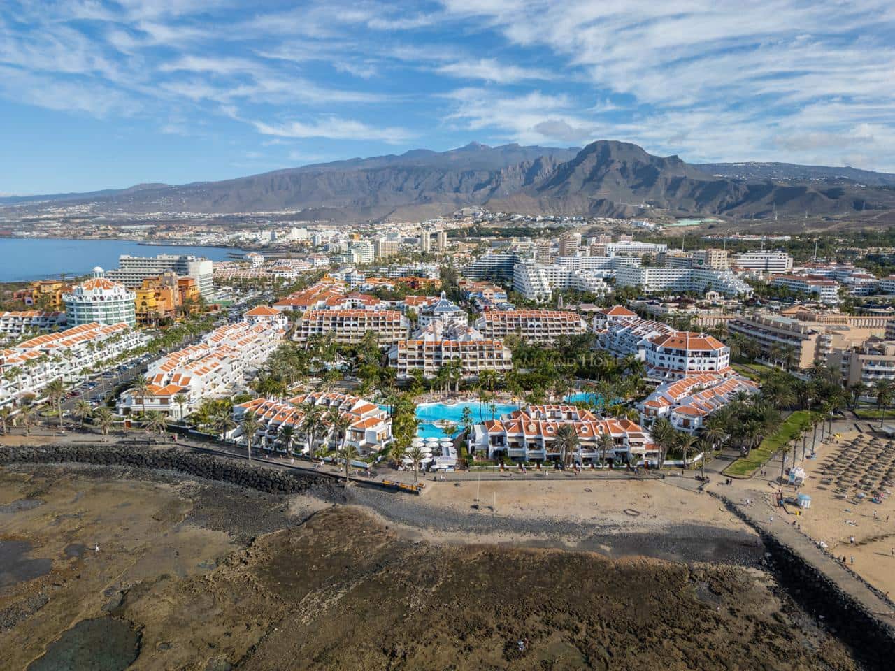 Leilighet til salgs i Playa de las Americas med svømmebasseng - € 320 000 (Ref: 10080051)