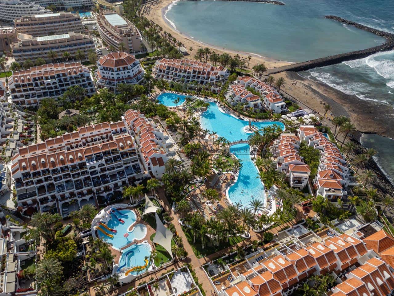 Leilighet til salgs i Playa de las Americas med svømmebasseng - € 320 000 (Ref: 10080051)