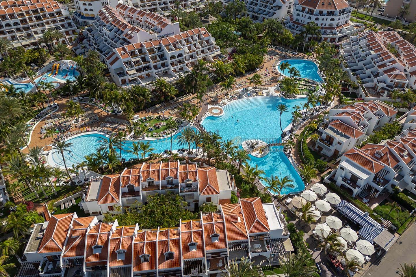 Leilighet til salgs i Playa de las Americas med svømmebasseng - € 320 000 (Ref: 10080051)
