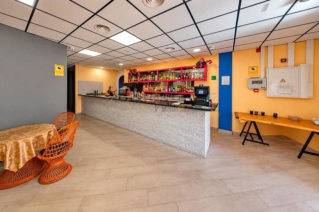 2 slaapkamer Bedrijf te huur in Costa del Silencio, Arona - € 1.300 (Ref: 10098940)