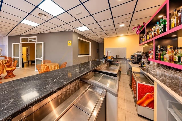 2 slaapkamer Bedrijf te huur in Costa del Silencio, Arona - € 1.300 (Ref: 10098940)
