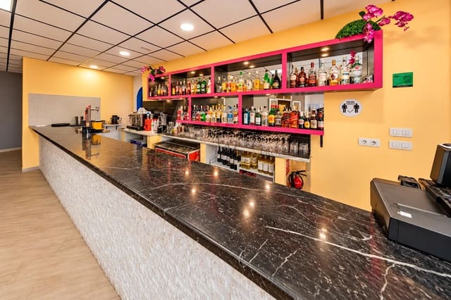 2 slaapkamer Bedrijf te huur in Costa del Silencio, Arona - € 1.300 (Ref: 10098940)