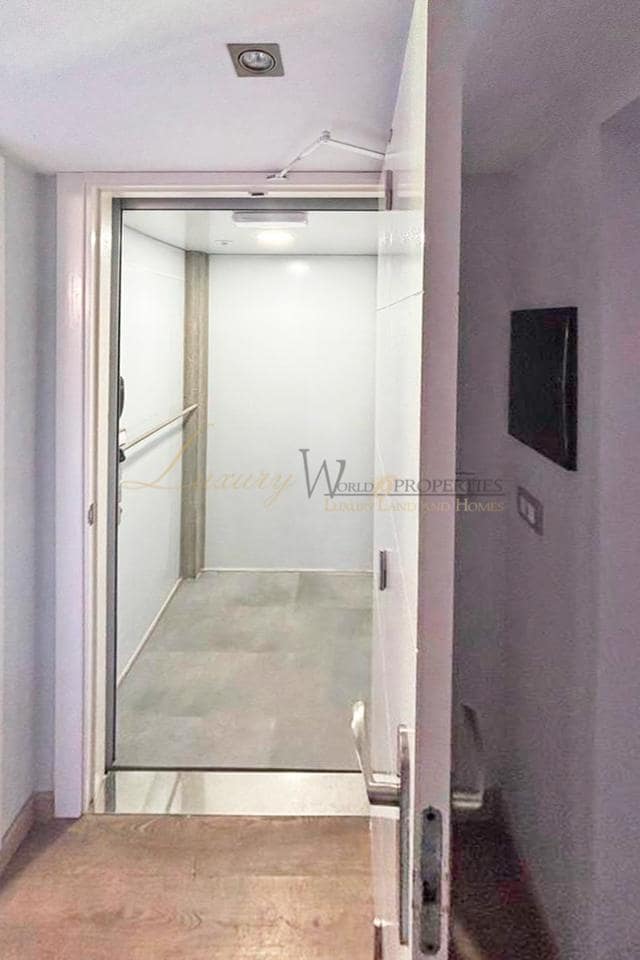 4 bedroom Villa for sale in Las Rosas (Las Galletas) with garage - € 439,000 (Ref: 10112116)