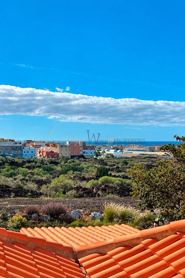 4 bedroom Villa for sale in Las Rosas (Las Galletas) with garage - € 439,000 (Ref: 10112116)