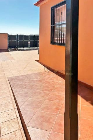 4 bedroom Villa for sale in Las Rosas (Las Galletas), Arona with garage - € 439,000 (Ref: 10112116)