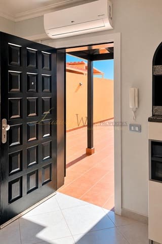 4 bedroom Villa for sale in Las Rosas (Las Galletas), Arona with garage - € 439,000 (Ref: 10112116)