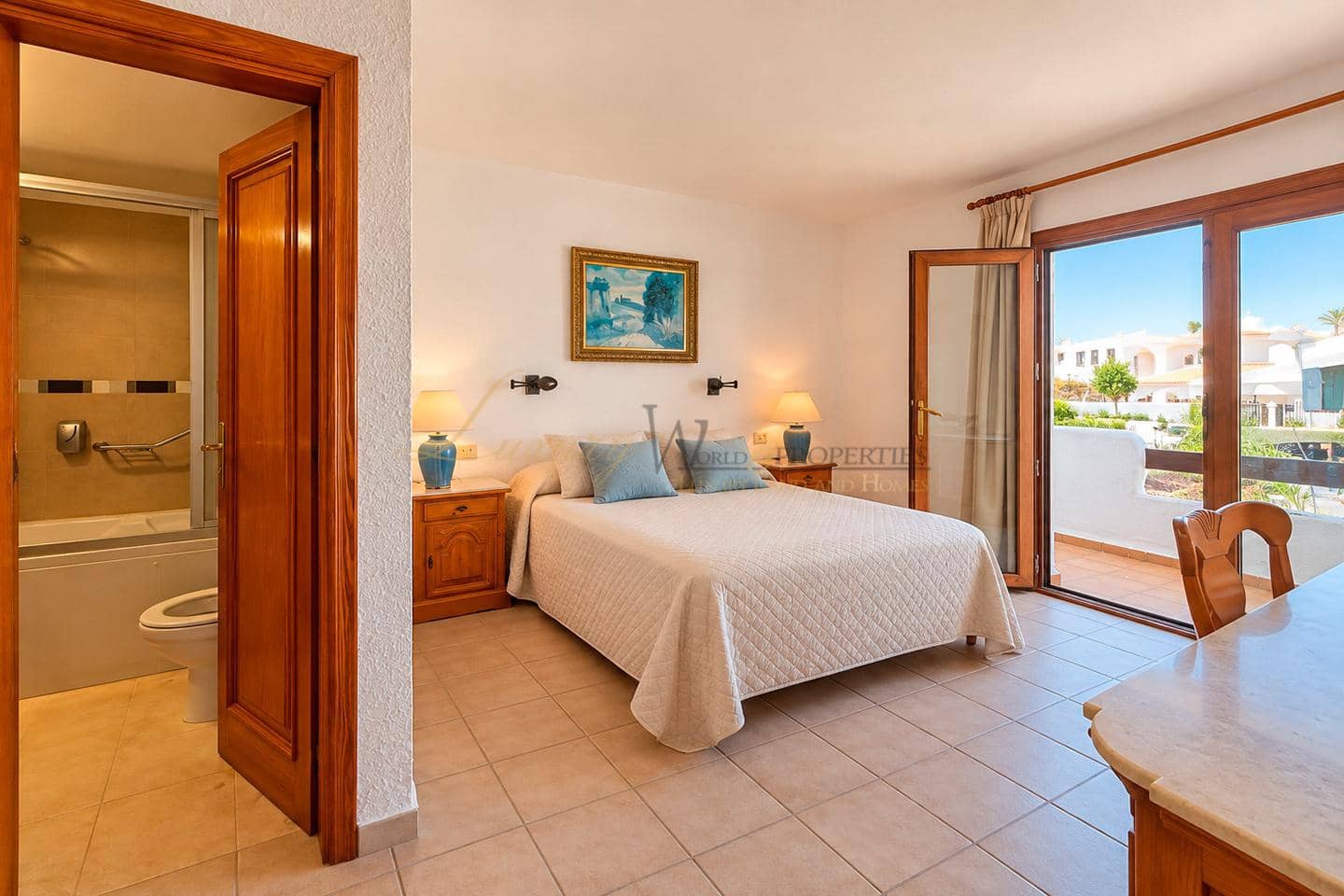 2 slaapkamer Flat te koop in Los Cristianos met zwembad - € 279.000 (Ref: 10130374)
