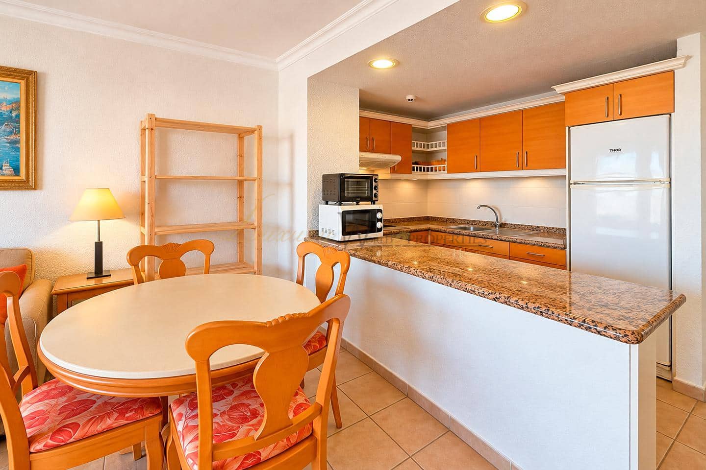 2 slaapkamer Flat te koop in Los Cristianos met zwembad - € 279.000 (Ref: 10130374)