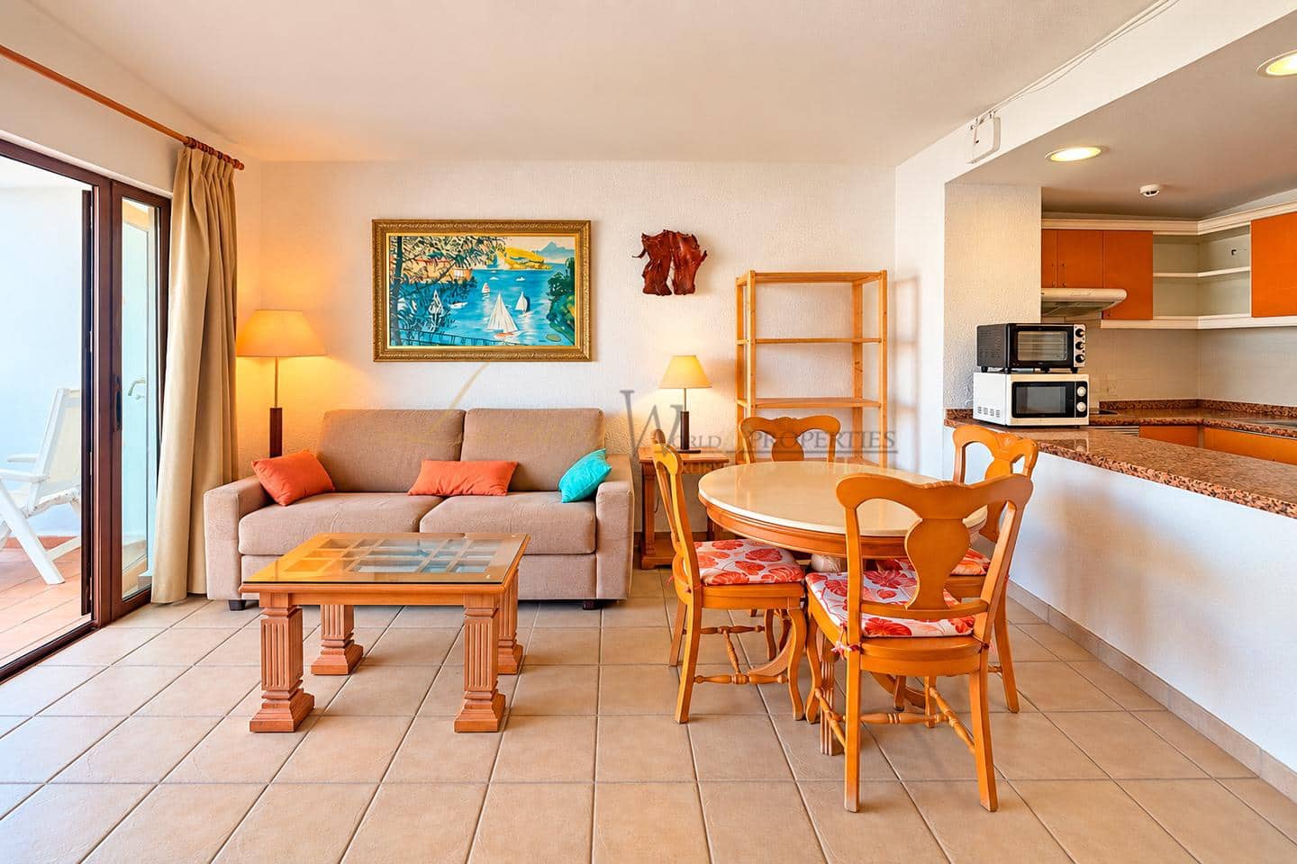 2 slaapkamer Flat te koop in Los Cristianos met zwembad - € 279.000 (Ref: 10130374)