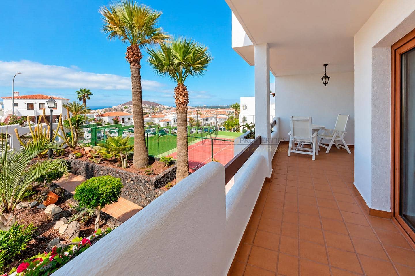 2 slaapkamer Flat te koop in Los Cristianos met zwembad - € 279.000 (Ref: 10130374)