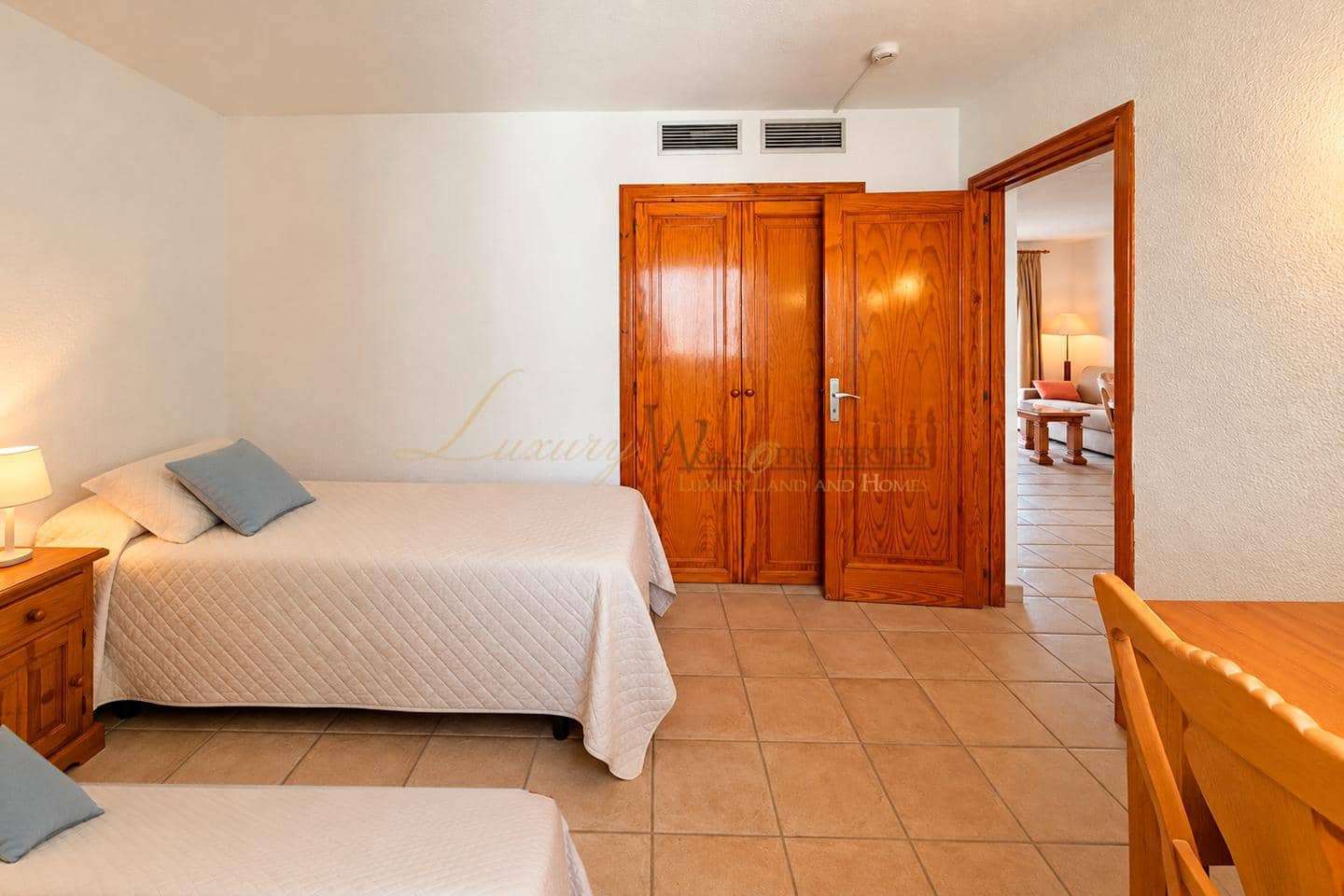 2 slaapkamer Flat te koop in Los Cristianos met zwembad - € 279.000 (Ref: 10130374)