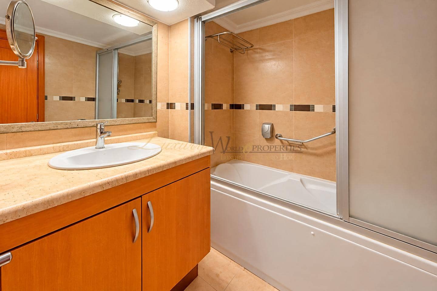 2 slaapkamer Flat te koop in Los Cristianos met zwembad - € 279.000 (Ref: 10130374)