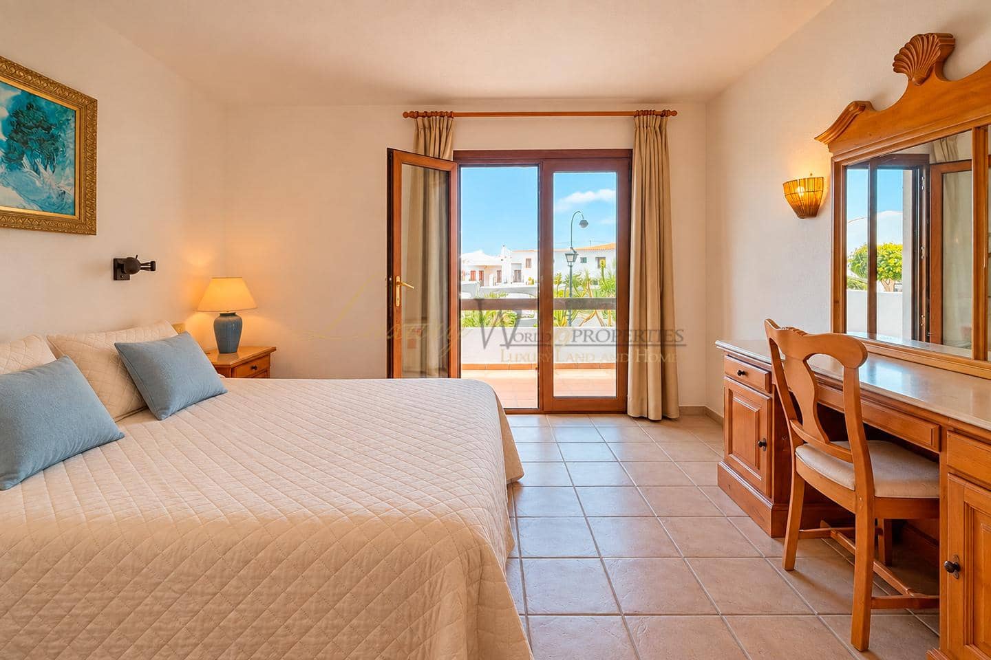 2 slaapkamer Flat te koop in Los Cristianos met zwembad - € 279.000 (Ref: 10130374)
