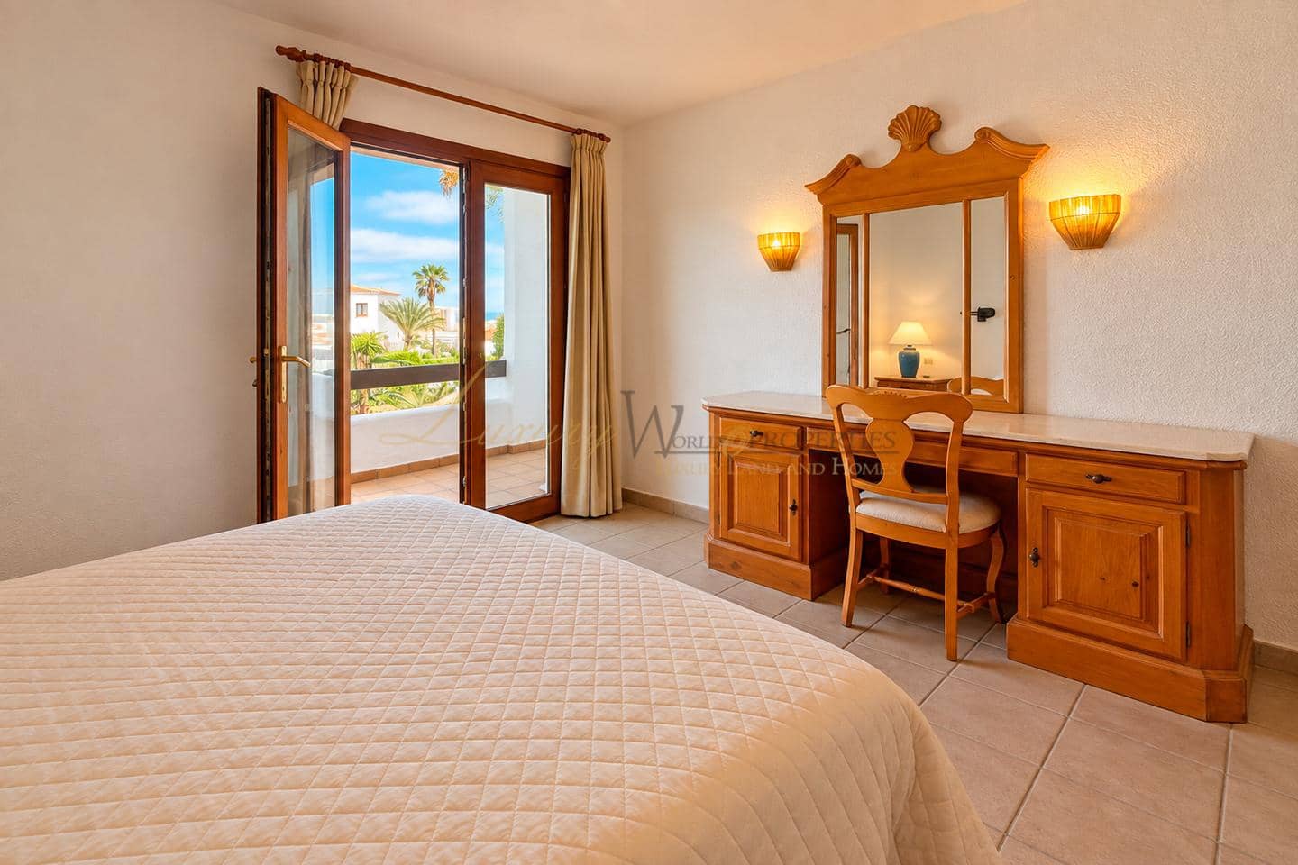 2 slaapkamer Flat te koop in Los Cristianos met zwembad - € 279.000 (Ref: 10130374)