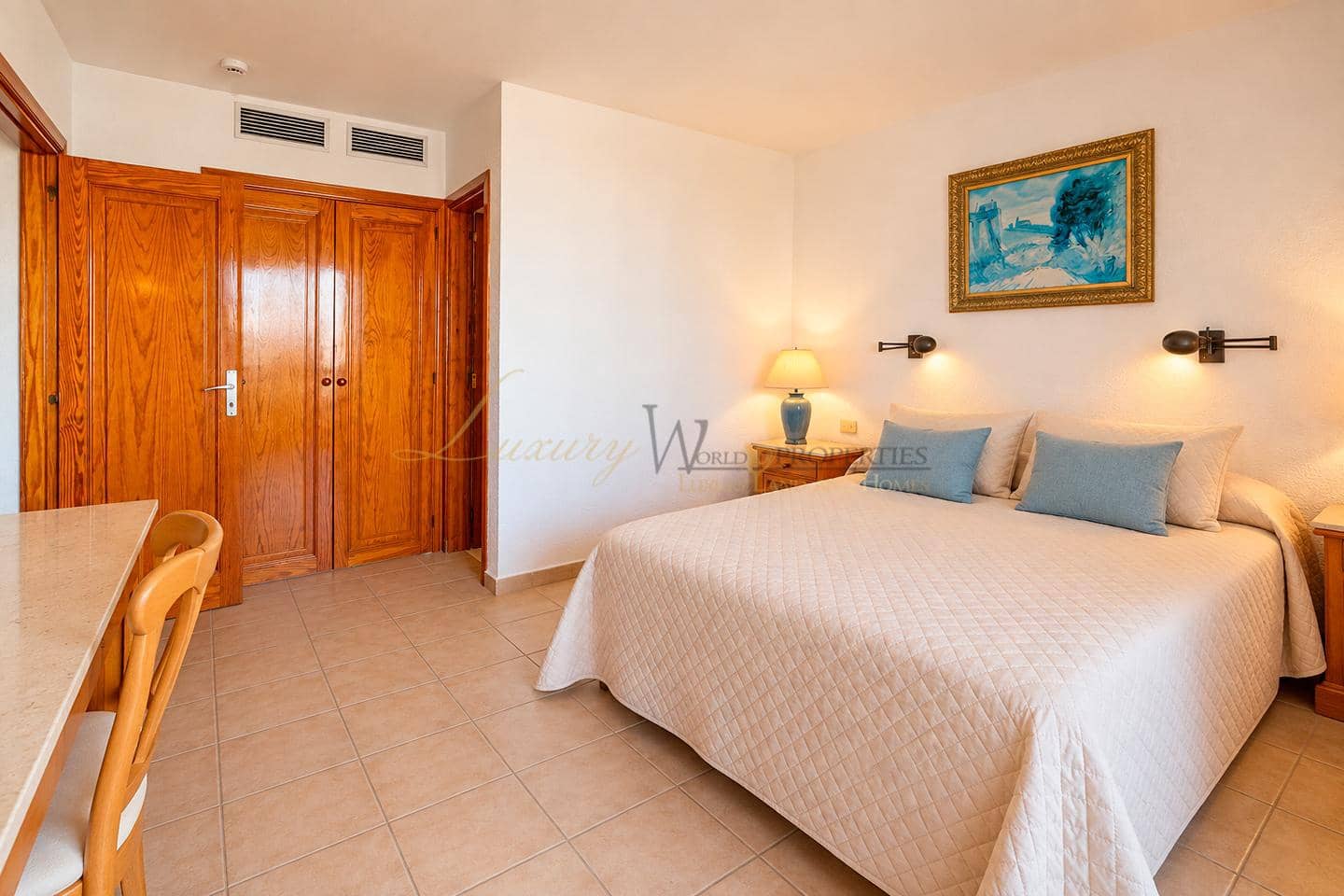 2 slaapkamer Flat te koop in Los Cristianos met zwembad - € 279.000 (Ref: 10130374)
