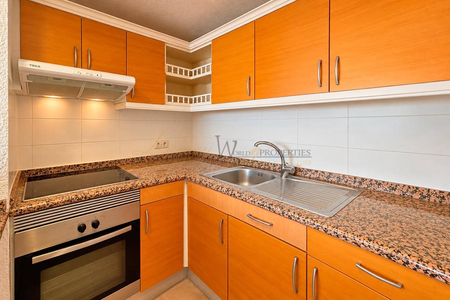 2 slaapkamer Flat te koop in Los Cristianos met zwembad - € 279.000 (Ref: 10130374)