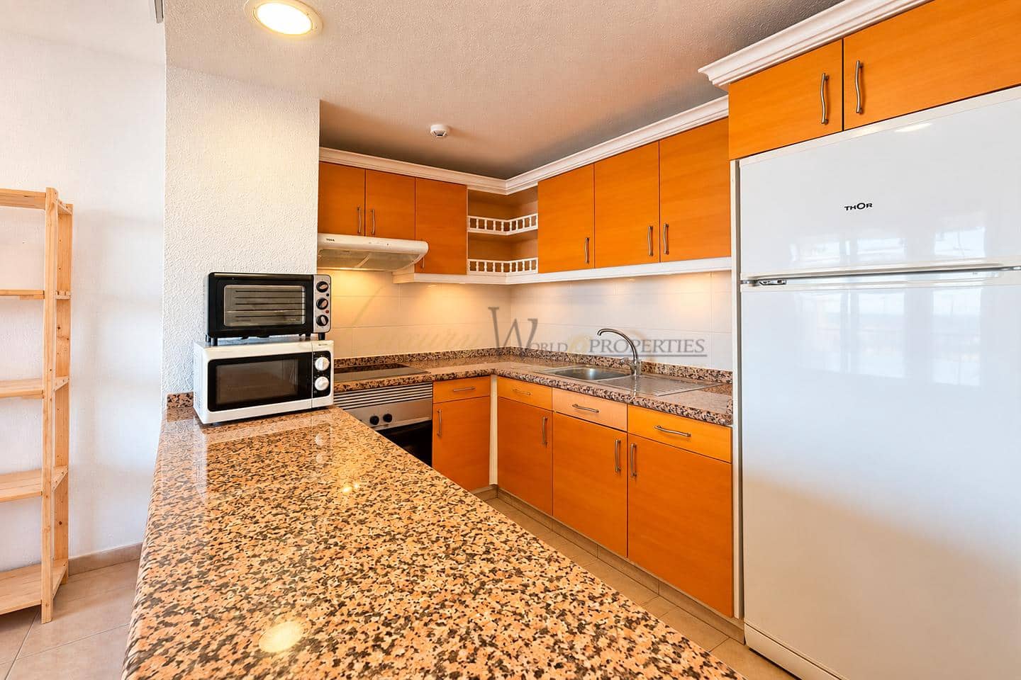 2 slaapkamer Flat te koop in Los Cristianos met zwembad - € 279.000 (Ref: 10130374)