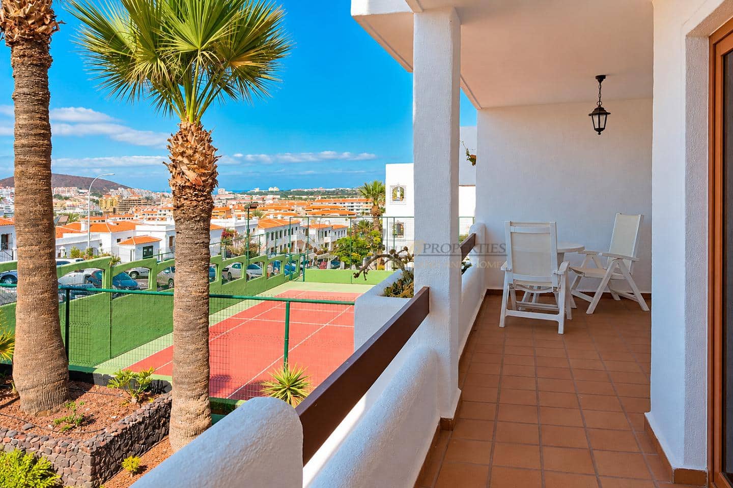 2 slaapkamer Flat te koop in Los Cristianos met zwembad - € 279.000 (Ref: 10130374)
