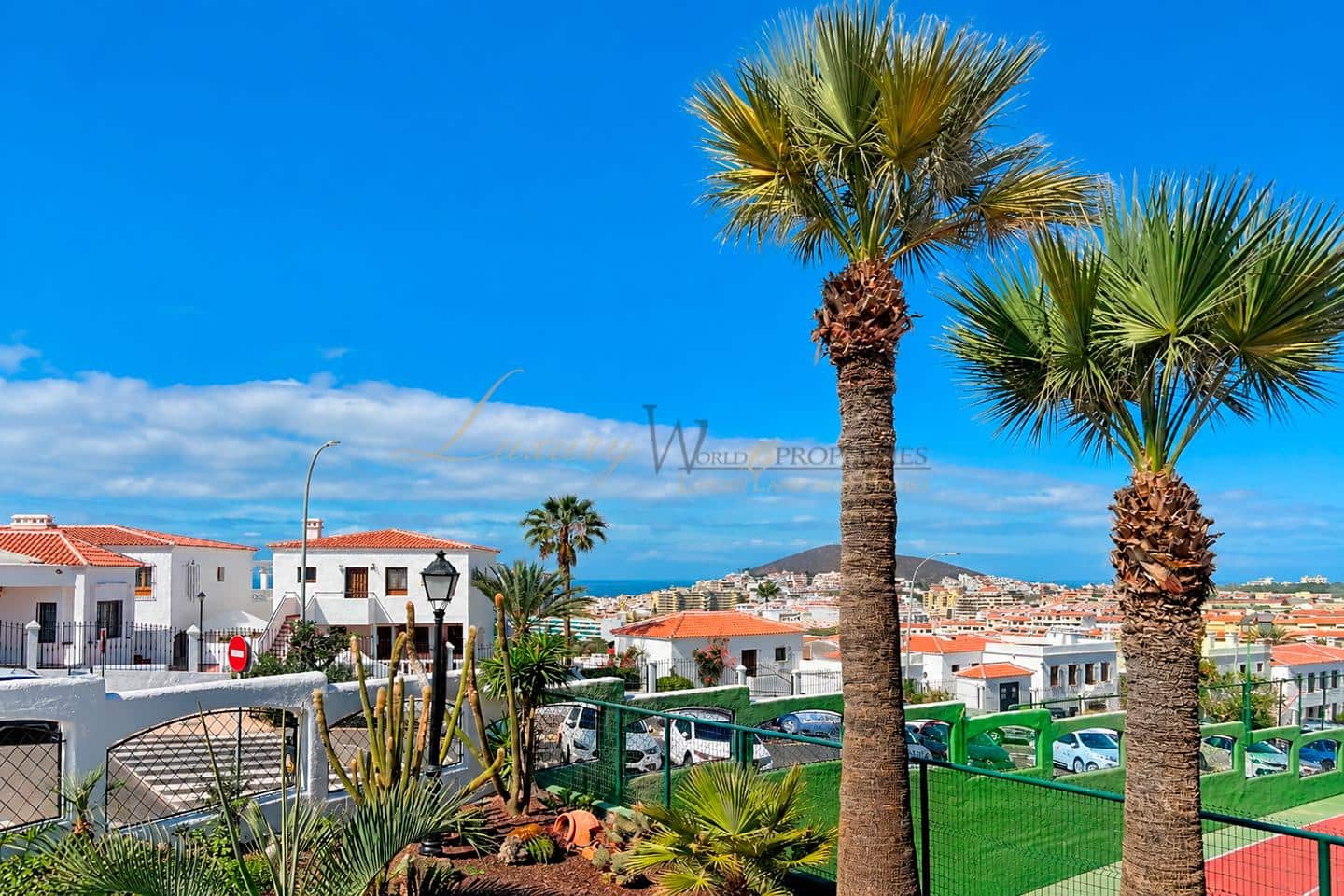 2 slaapkamer Flat te koop in Los Cristianos met zwembad - € 279.000 (Ref: 10130374)