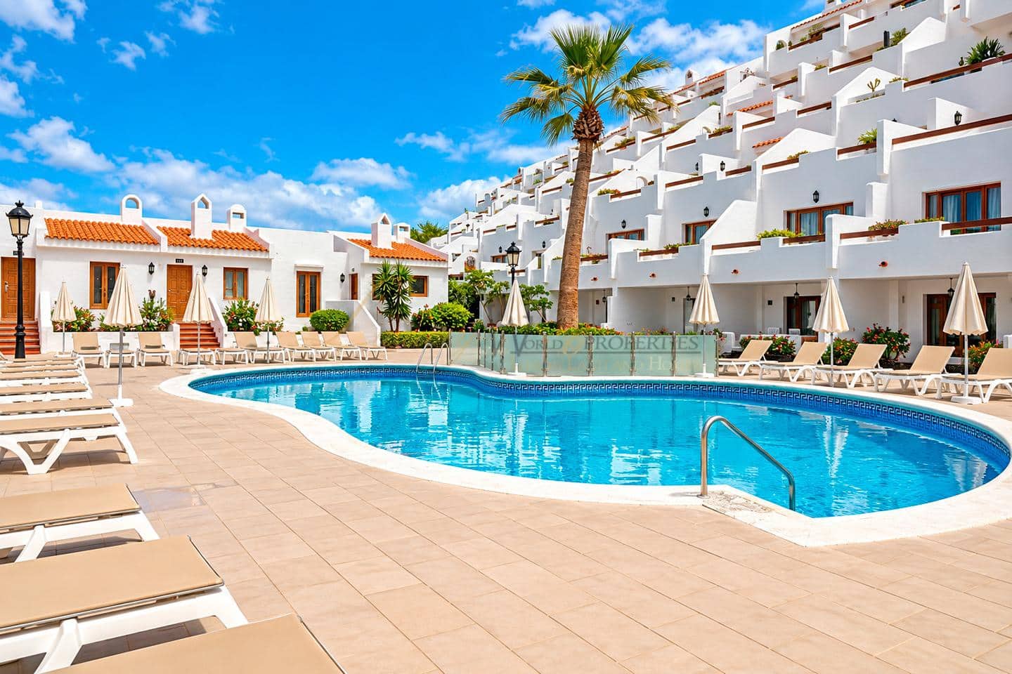 2 slaapkamer Flat te koop in Los Cristianos met zwembad - € 279.000 (Ref: 10130374)